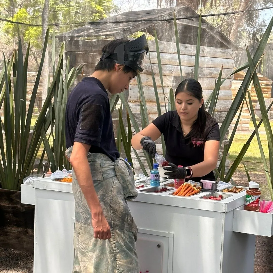 Barra de snacks instalada en un jardín